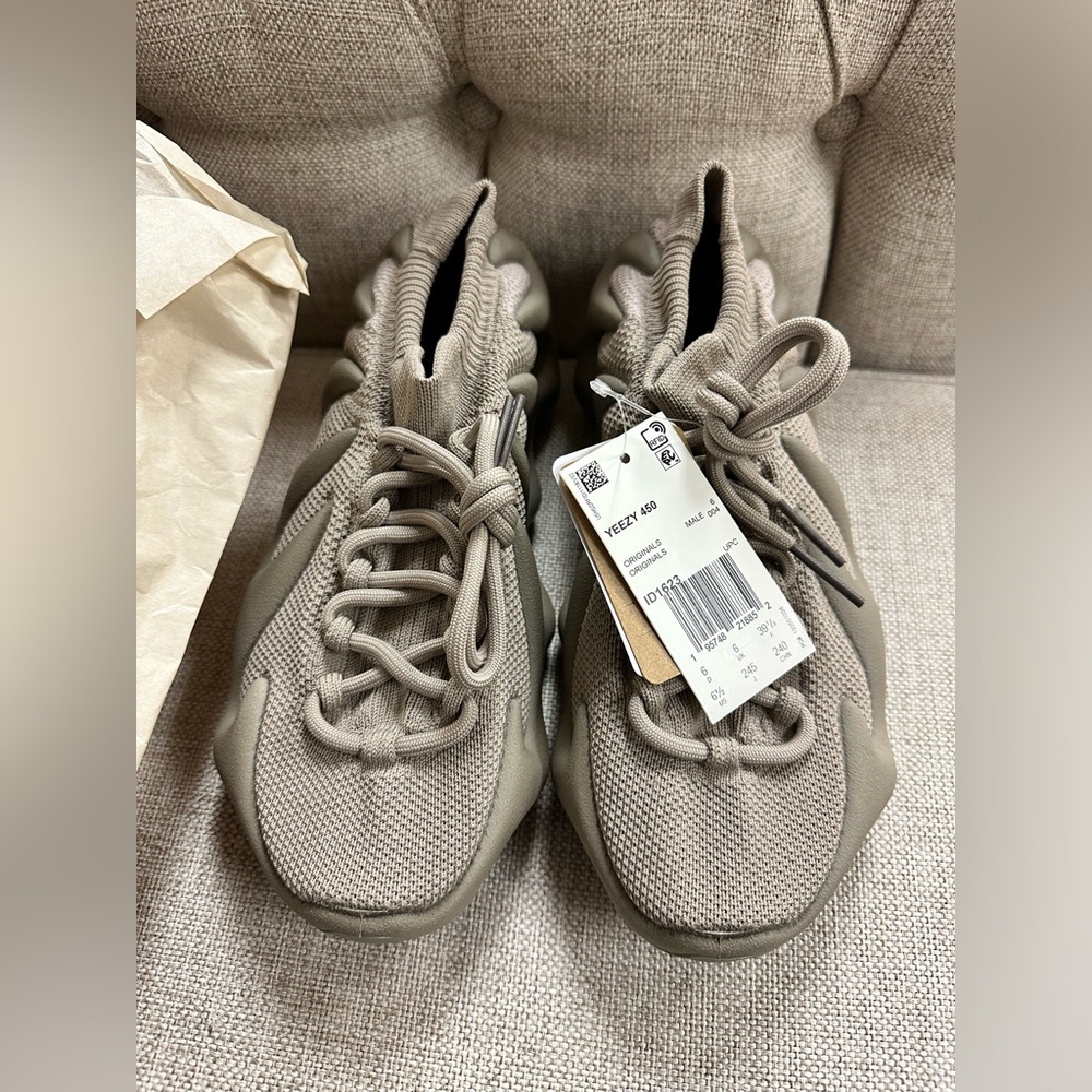 NIB Yeezy 450 'Stone Flax' size 6.5